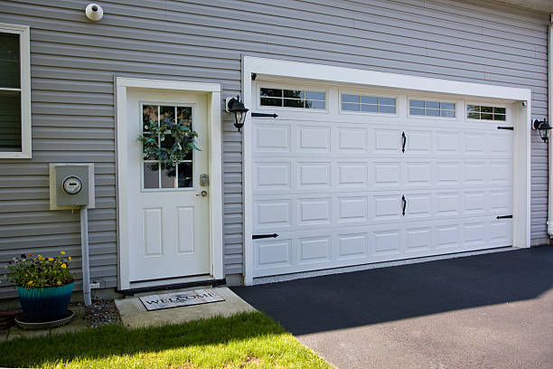 24/7 Emergency Garage Door Panel Replacement experts in Warroad, MN